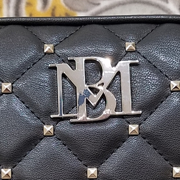 NWT-LAST ONE!-Badgley Mischka Quilted Black Camera Bag - Picture 5 of 8